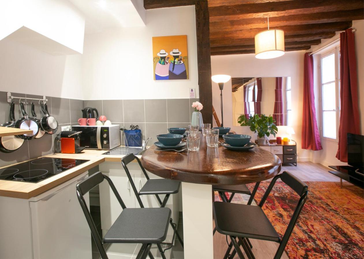 Authentic In Center Of Parisian Marais Appartement *