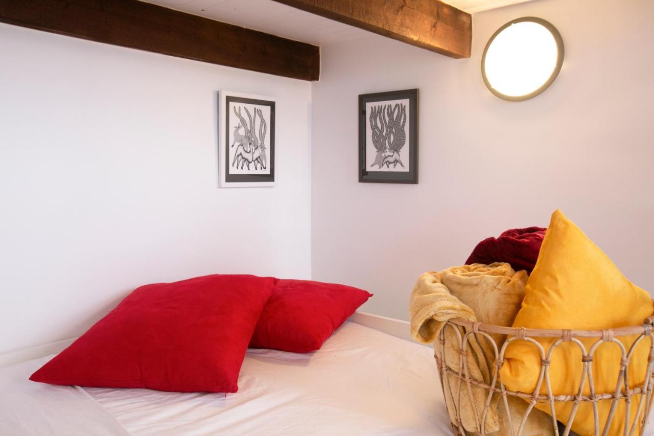 Authentic In Center Of Parisian Marais Appartement